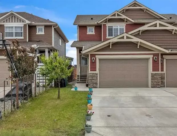 Modern 3 bedroom 2.5 washroom duplex in the heart of Saddleridge NE | 102 Saddlelake Terrace, Calgary - Photo 1