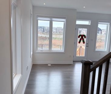 For Lease - 3210 Crystal Drive, Oakville, Ontario - Photo 4