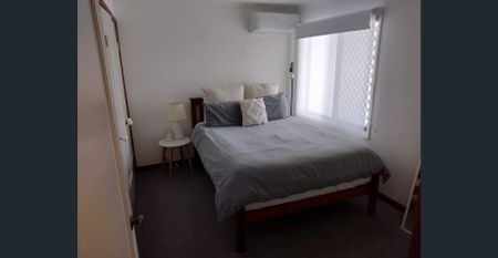 North Facing Waterfront Townhouse, walk to Pac-Fair - Photo 3