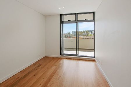 Well Maintained 1 Bed plus Study Desk and Parking! - Photo 4