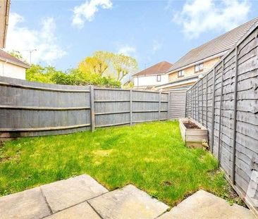 Charleston Avenue, Basildon, SS13 - Photo 2