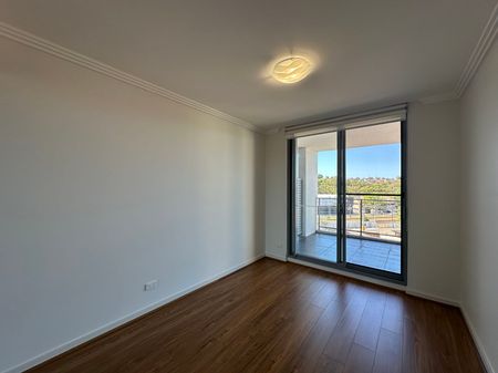 Brand New Timber Flooring and Fresh Painting with Access to Premium Resident Facilities - Photo 4