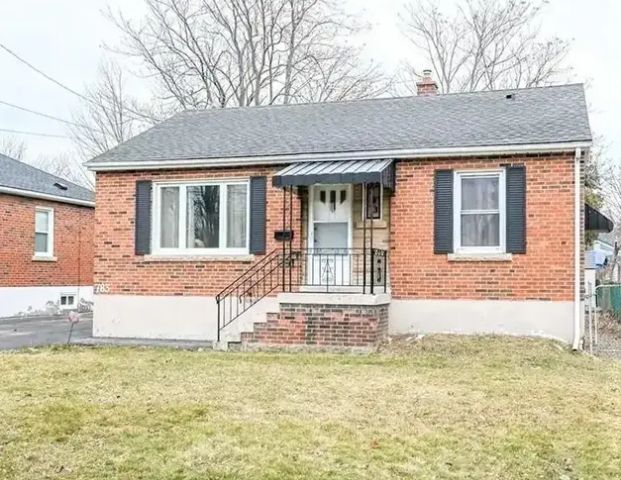 783 Queensdale Ave | 783 Queensdale Avenue East, Hamilton - Photo 1