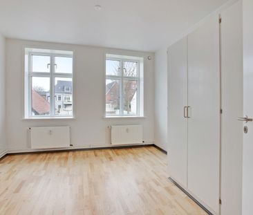 Central beliggenhed 4-værelses lejlighed - Photo 3