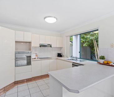 SPACIOUS FAMILY HOME ON FLAT BLOCK - Photo 4