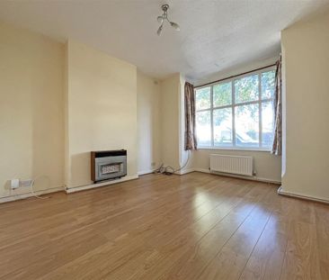 2 bedroom Semi-detached house to rent - Photo 2