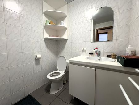 Ruim appartement met 4 slaapkamers en overdekte autostaanplaats - Photo 5