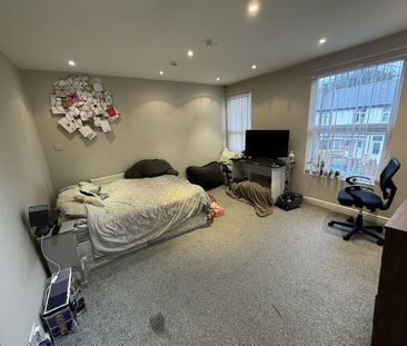 Newport Mount, Burley, LS6 3DB, Leeds - Photo 5