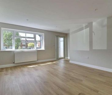 Park Farm Avenue, Fareham, PO15 - Photo 6