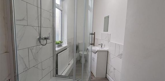 1 Beds - End of terrace house - - Photo 2