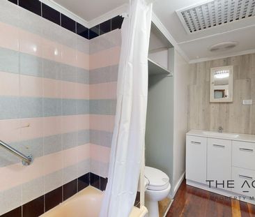 Quaint Three Bedroom Home! - Photo 6