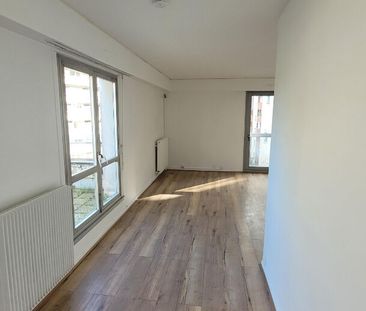 Appartement Paris 2 pièces 53.32 m2 avec terrasse - Photo 1