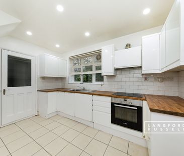 Detached House to rent - Woodlea Drive, Bromley, BR2 - Photo 5