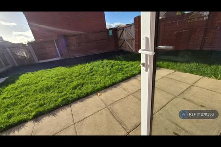 3 bedroom end of terrace house to rent - Photo 5