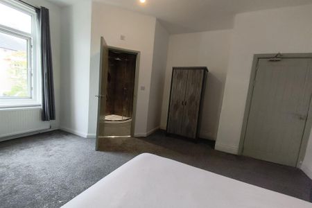 1 bedroom in a house share to rent - Photo 3