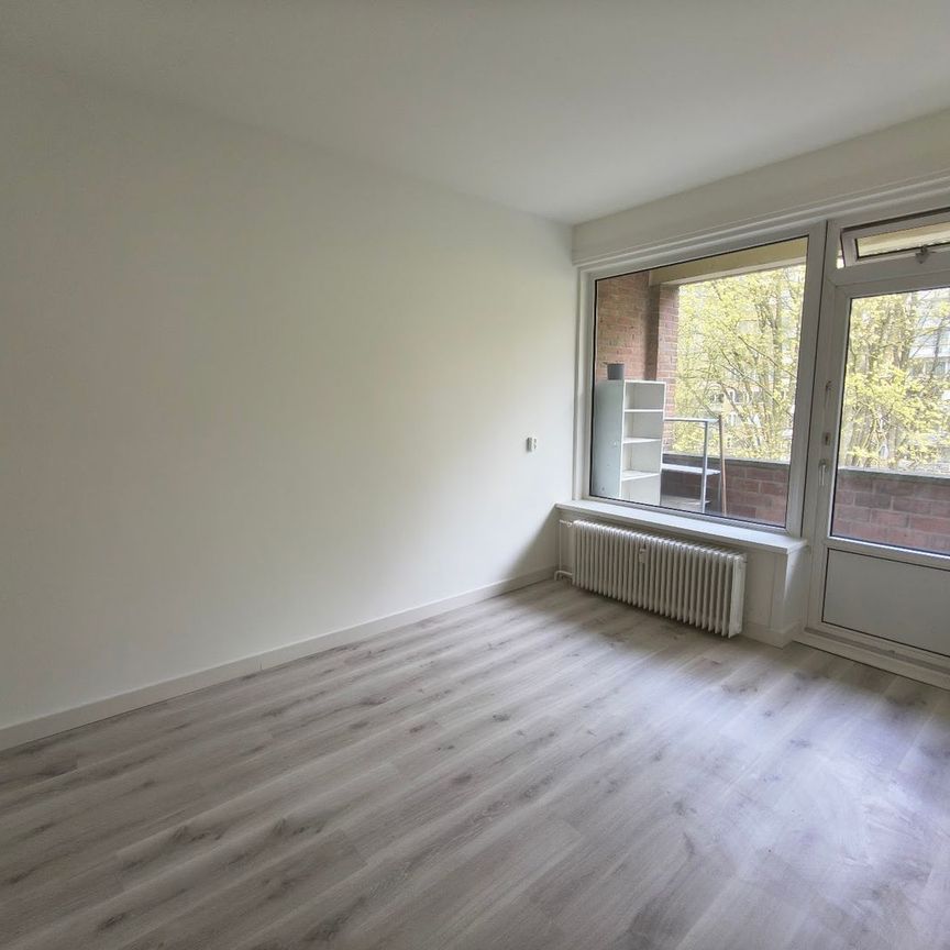 Appartement te huur: Zuid-Hollandstraat 72-3 1082 EL Amsterdam - Photo 1