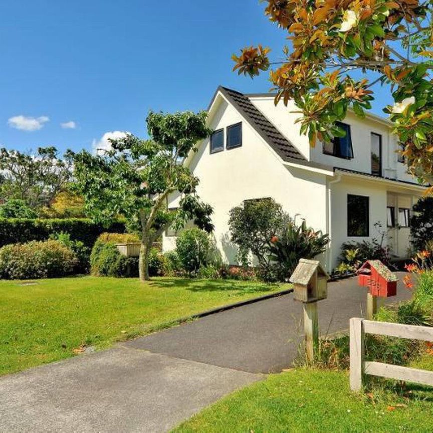 Mellons Bay 3 bedroom and 2 bathroom home. - Photo 1