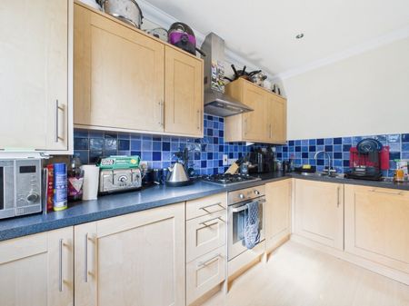 Leacroft, Staines-upon-Thames, Surrey,TW18 - Photo 5