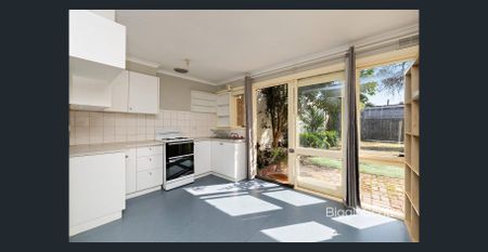 Large older style double fronted Victorian house! - Photo 2