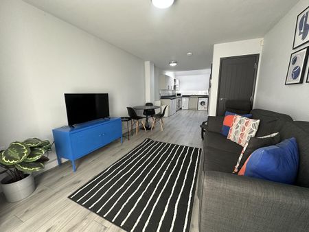 2 bedroom flat to rent - Photo 2