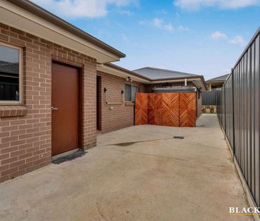 Spacious two bedroom home - Enter via side gate - Photo 1