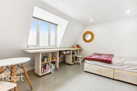 3 bedroom apartment to rent - Photo 2