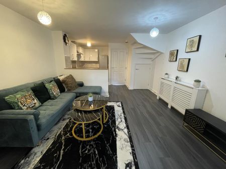 4 bedroom townhouse to rent - Photo 2