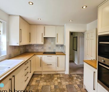 The Hornbeams - Photo 5