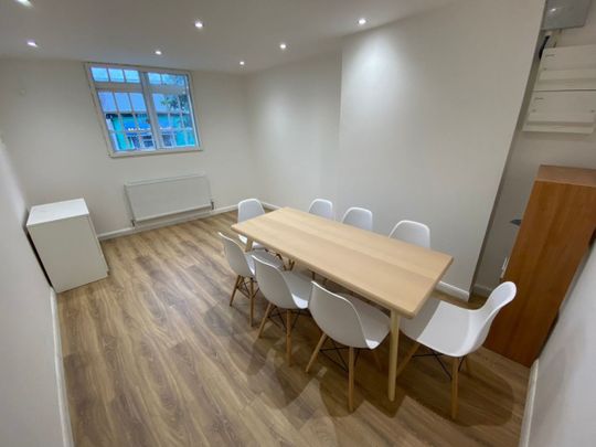 1 bed Apartment for Rent - Photo 1