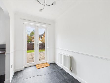 2 bedroom end of terrace house to rent - Photo 3