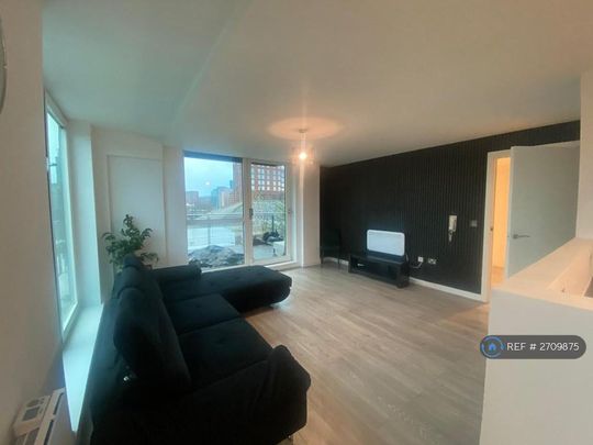 2 bedroom penthouse to rent - Photo 1