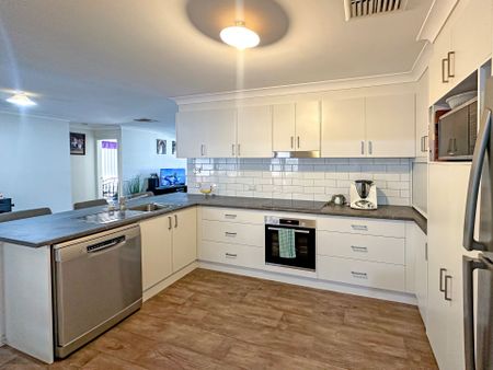 Charming Family Home in Dubbo - Photo 4