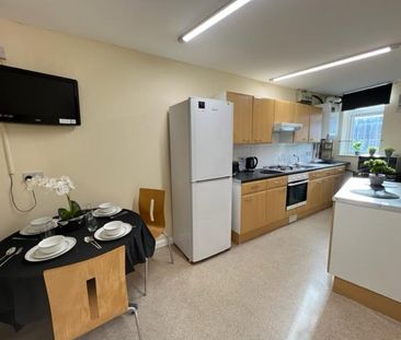 1 bedroom in a flat share to rent - Photo 5