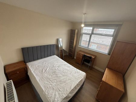 5 bedroom terraced house to rent - Photo 3