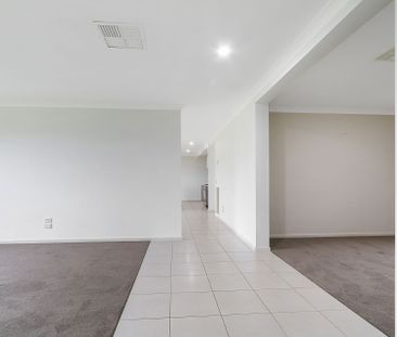 Where Contemporary Living Meets Everyday Ease - Photo 2