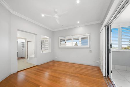 Luxury Family Home with City Views, Internal Lift & Multiple Living Areas - Photo 4