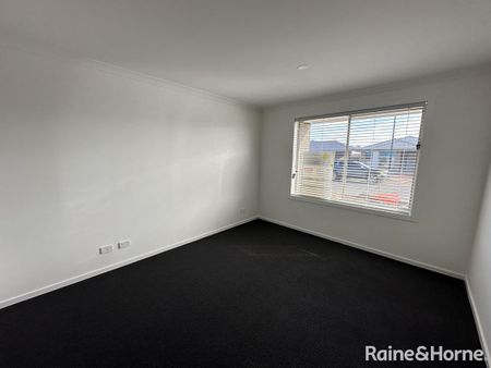 Brand New 4-Bedroom Family Home in Munno Para Downs! - Photo 4