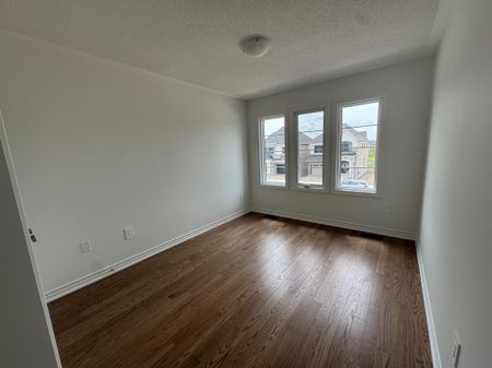 For Lease - 1583 Savoline Boulevard, Milton, Ontario - Photo 3