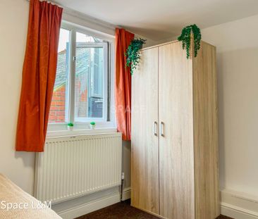 Basingstoke Road, Reading, Berkshire, RG2 0ET - Photo 1