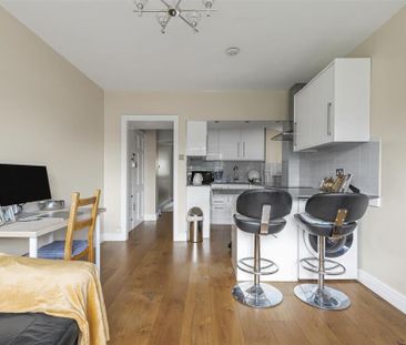1 Bed Flat, Harwood Court, SW15 - Photo 3