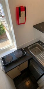 Part Furnished Studio (CTAX / Water Included!) – Kingston (Grove Lane, KT1) - Photo 3