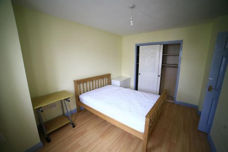 4 bedroom end of terrace house to rent - Photo 3