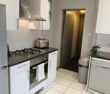 1 bedroom in a house share to rent - Photo 2