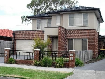 THREE BEDROOM TOWNHOUSE - PRIME LOCATION - Photo 2