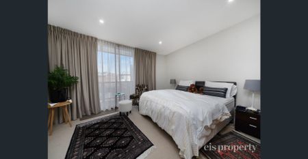 Premium Address, Premium Lifestyle, Fully Furnished - Photo 3