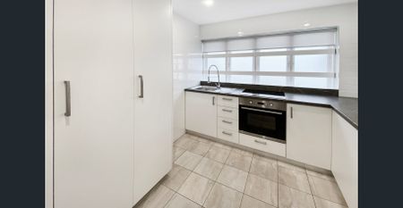 Light Filled Home in A Prime Position! - Photo 3