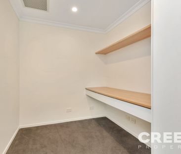 Stunning 2 Bedroom Apartment! - Photo 1