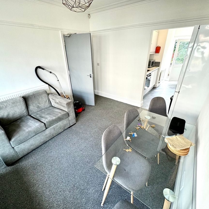 Room in a Shared House, Elmsthorpe Avenue, NG7 - Photo 1