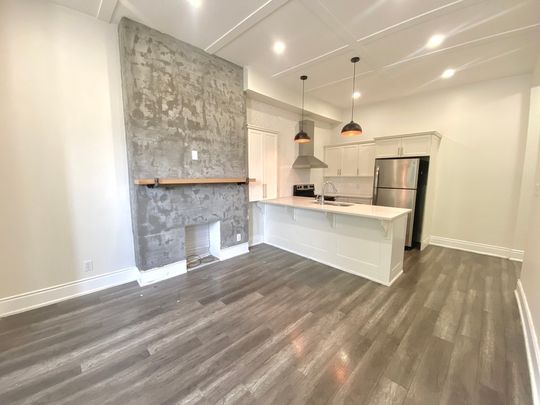 $1,799 / 2 br / 1 ba / 850 sqft 85 Victoria ave N unit 1 - Photo 1