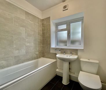 2 bed Flat Fairleigh Court, SS9 - Photo 3